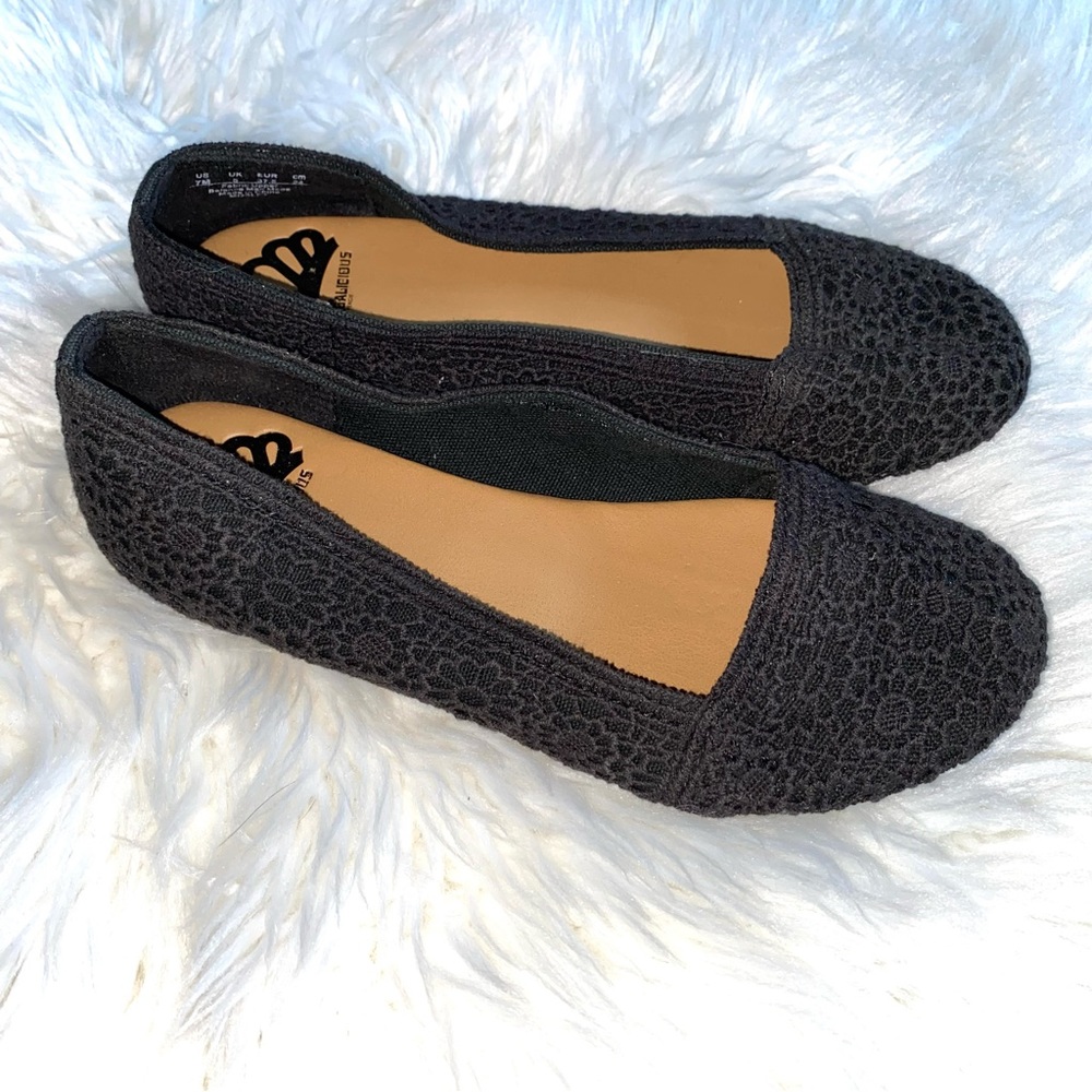 Fergalicious Black Crocheted Flower Design Flats Size 7